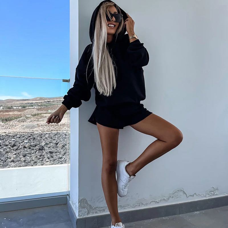 Damen lässiger Hoodie und kurze Shorts im minimalistischen Design Drune