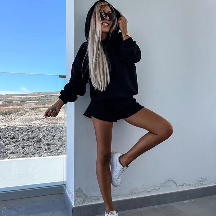 Damen lässiger Hoodie und kurze Shorts im minimalistischen Design Drune