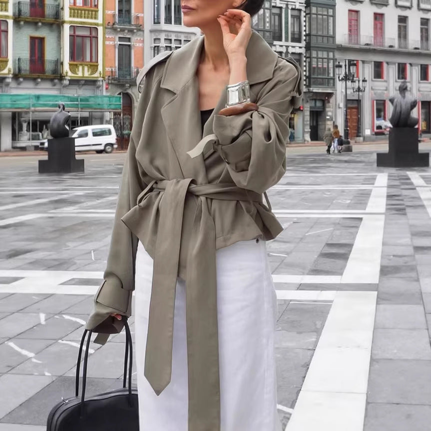 Damen Leichte Kurztrenchjacke mit weiten Revers, langen Bindegürtel und verstellbaren Manschetten Drune