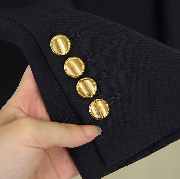Damen weit geschnittener Blazer mit taillierter Silhouette, goldenen Schmuckknöpfen und Pattentaschen Drune