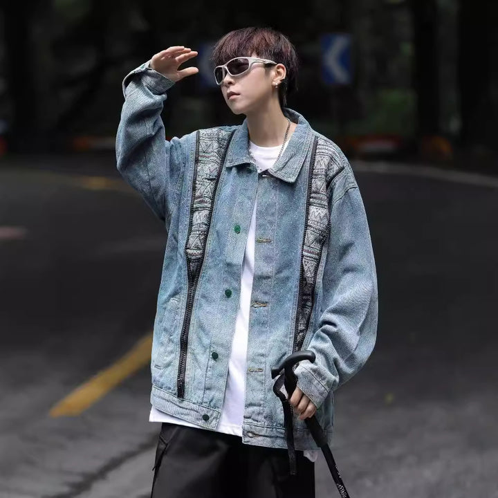 Herren Denim-Jacke mit buntem Ethno-Design und praktischen Reisverschlüssen Drune