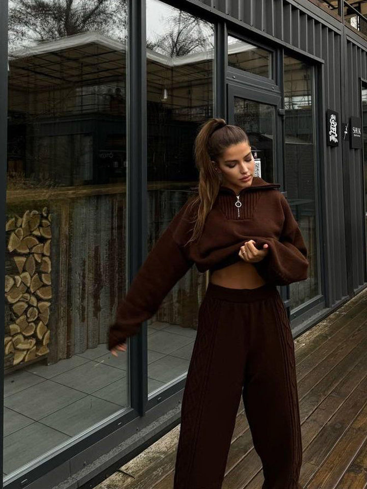 Damen Strick-Relax-Set mit halbem Reißverschluss, Oversize-Pullover und hochtaillierter Zopfmuster-Hose Drune