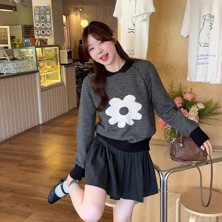 Damen gestreifter Pullover mit floraler Applikation und lässigem Schnitt