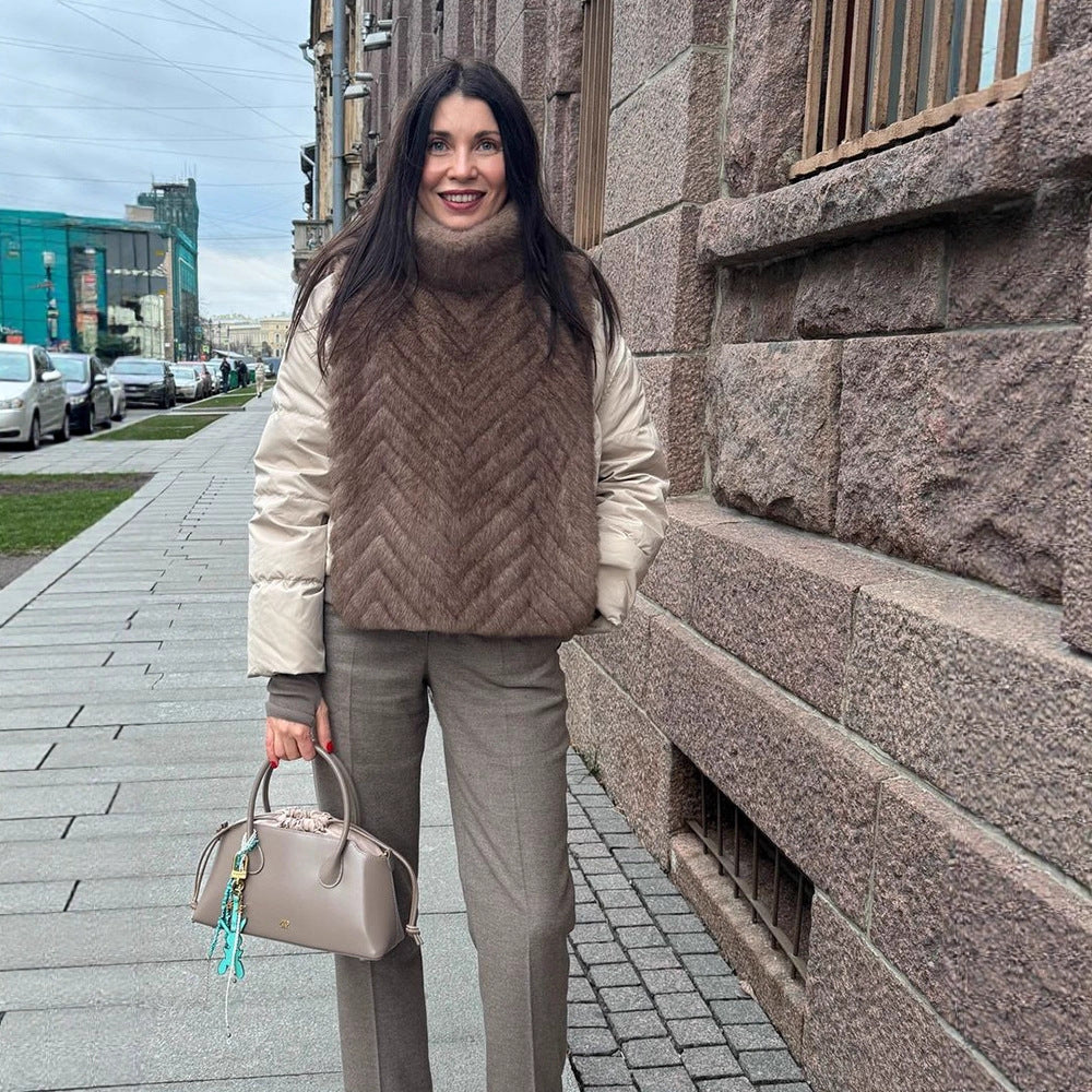 Damen Gefüttertes Pelzponcho mit hohem Rollkragen & Chevron-Struktur Drune