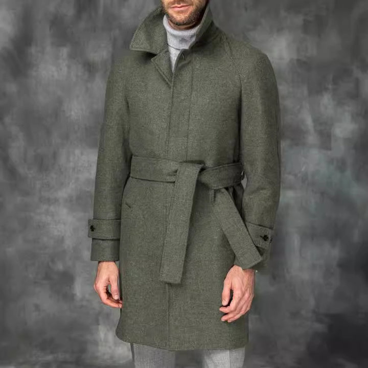 Herren eleganter Trenchcoat mit Taillengürtel und modernen Akzenten Drune