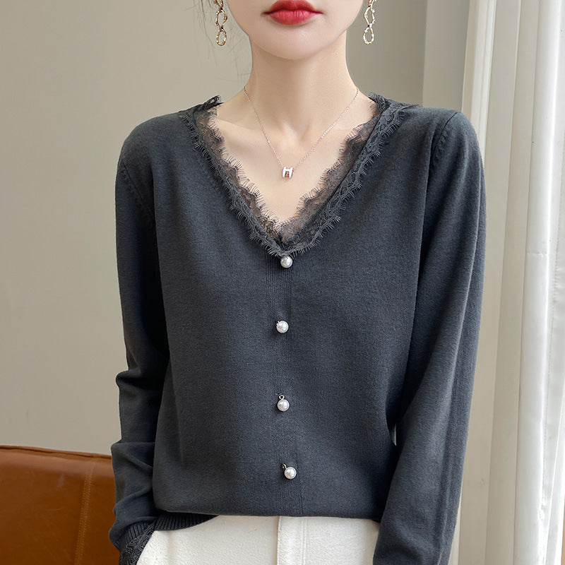 Damen Zarter V-Ausschnitt-Feinstrickcardigan mit floraler Spitzenkante und Perlenverzierung Drune