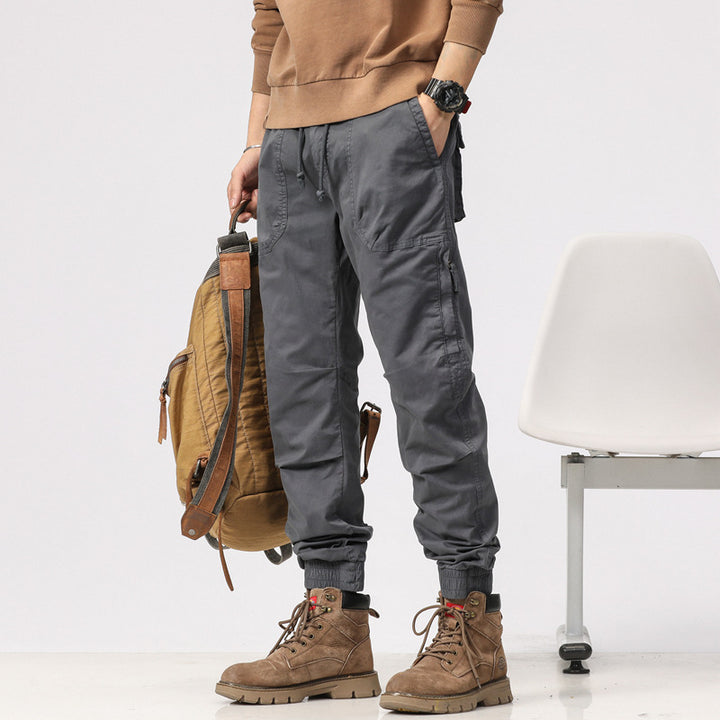 Herren Field-Joggerhose im Military-Workwear-Look mit Ziernähten, aufgesetzten Utility-Taschen und Kordelbund Drune