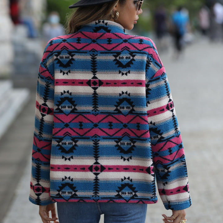 Damen Fleecejacke im Boho-Stil mit einzigartigem geometrischem Muster und großen Knöpfen Drune