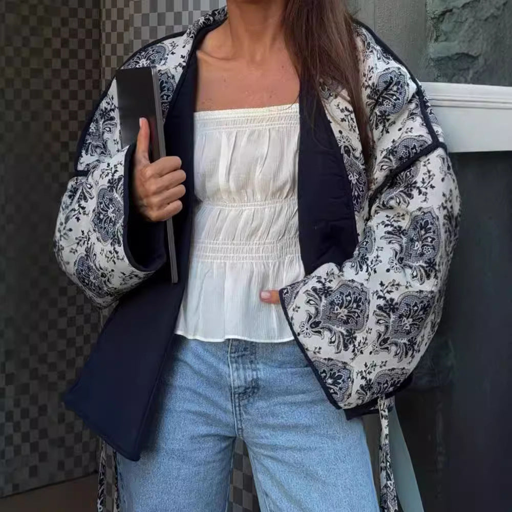 Damen Gesteppte Kimono‑Jacke mit ornamentaler Jacquardoptik und kontrastierter Paspel Drune