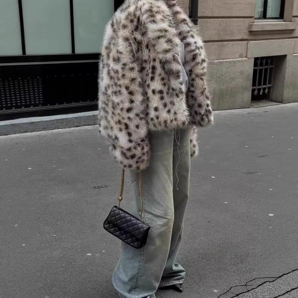 Damen Kurzjacke aus Kunstpelz im Dalmatiner‑Look mit kastiger Silhouette und weitem Schalkragen Drune