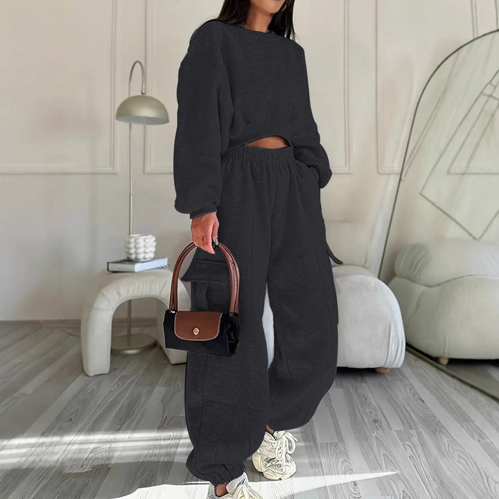 Damen komfortables Cropped-Sweatset mit oversized Pullover und High-Waist Cargo-Jogger Drune