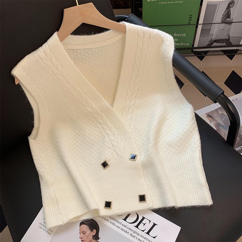 Damen Strickweste mit modernem Zopfmuster und eleganten Knopfdetails Drune