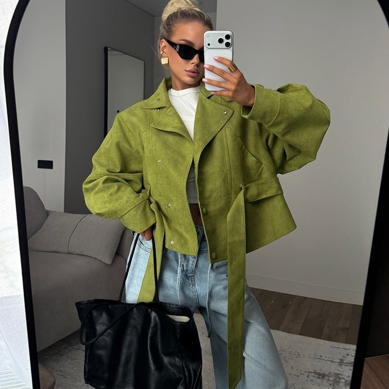 Damen Taillierte Kurzjacke im Blouson‑Stil mit Bindegürtel und Stehkragen Drune