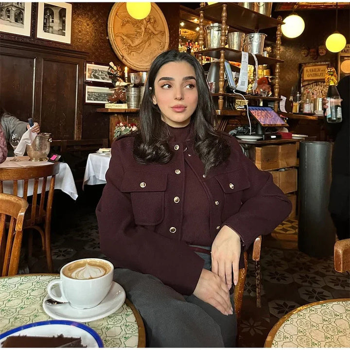 Damen 300+ Boxy Kurzjacke aus Wollmix mit Pattentaschen und goldenen Druckknöpfen Drune