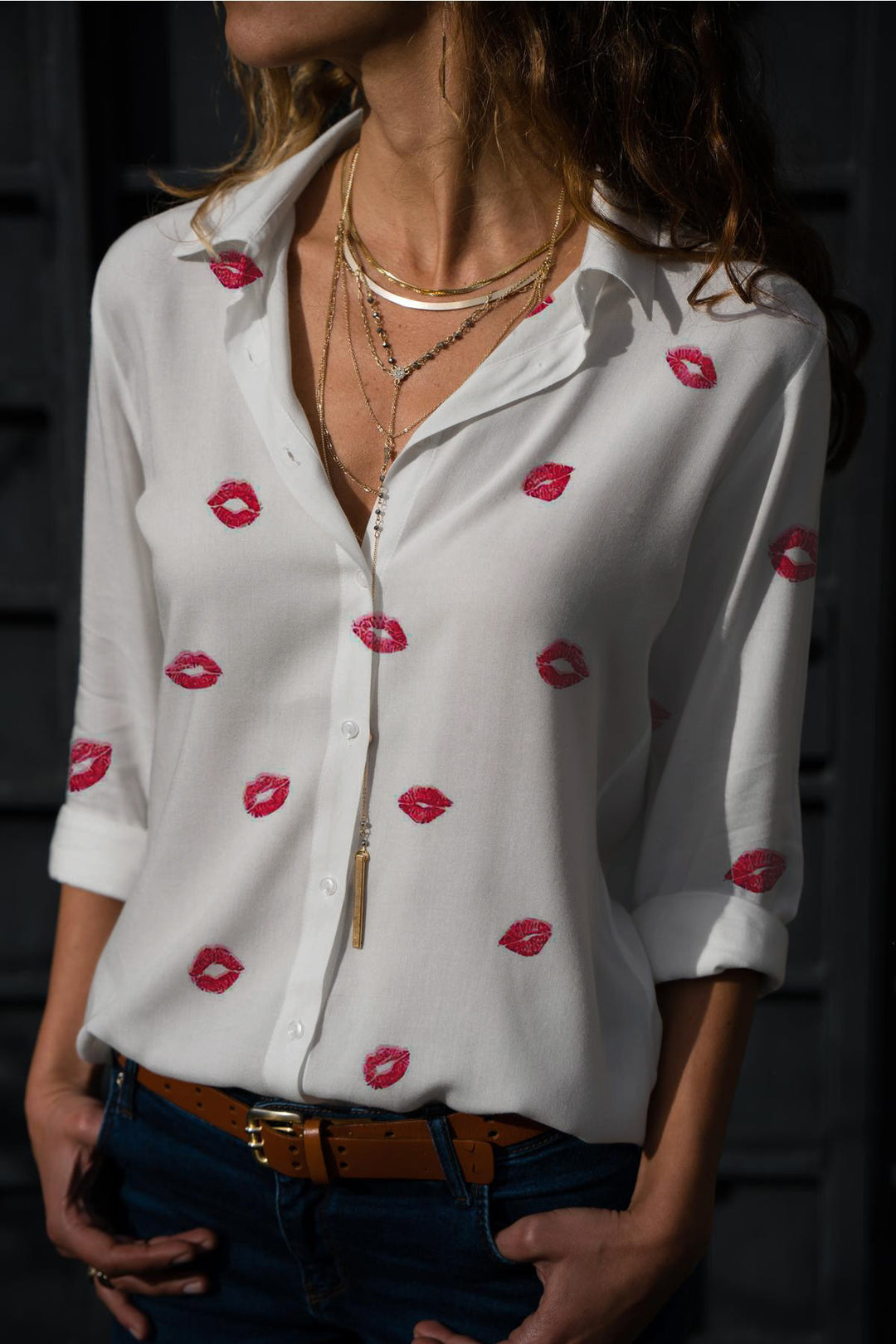 Damen Bluse mit romantischem Lippenmotiv und eleganter Schnittführung Drune