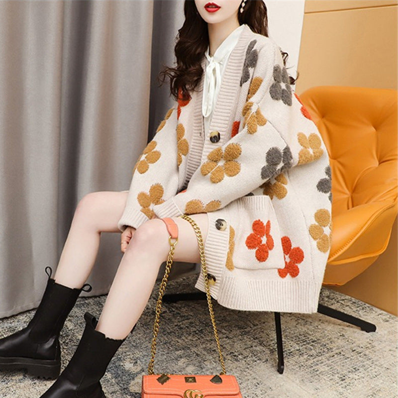 Damen Strickjacke mit floralen Applikationen und großen Taschen Drune