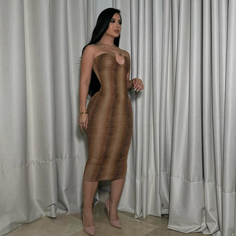 Damen Midikleid mit raffiniertem Schlangenprint und schulterfreiem Design Drune