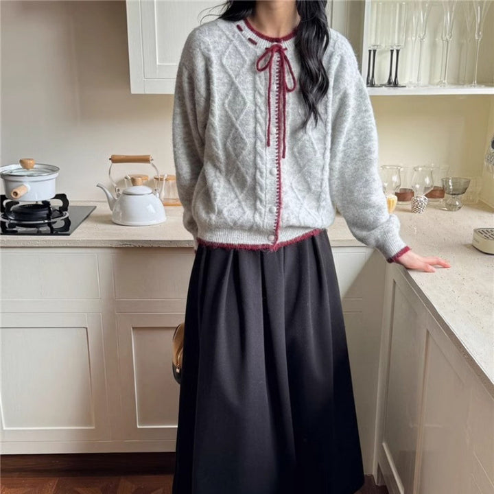 Damen Kuschelige Strickjacke mit dekorativem Zopfstrick und Kordelzug Drune