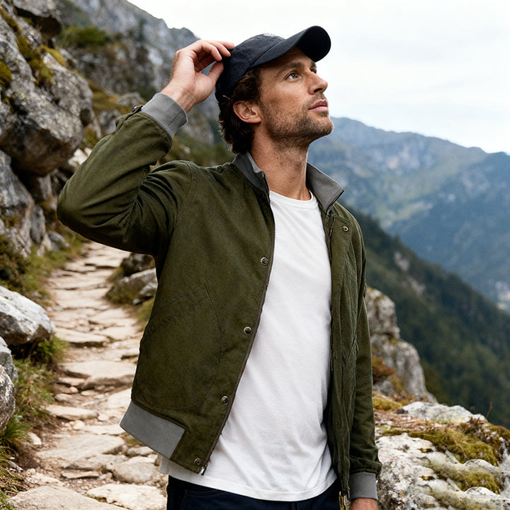 Herren Kurzjacke im urbanen Outdoor-Stil mit Stehkragen, Druckknopfblende und Rippbündchen Drune