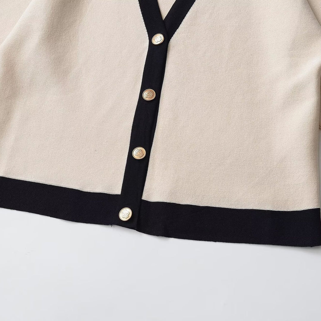 Damen Kurzärmeliges Strickponcho-Cardigan mit Kontrastblende und dekorativen Goldknöpfen Drune