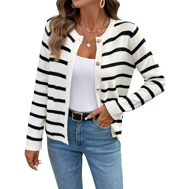 Damen Feinstrick-Cardigan mit maritimen Streifen, goldenen Schmuckknöpfen und schlanker Silhouette Drune