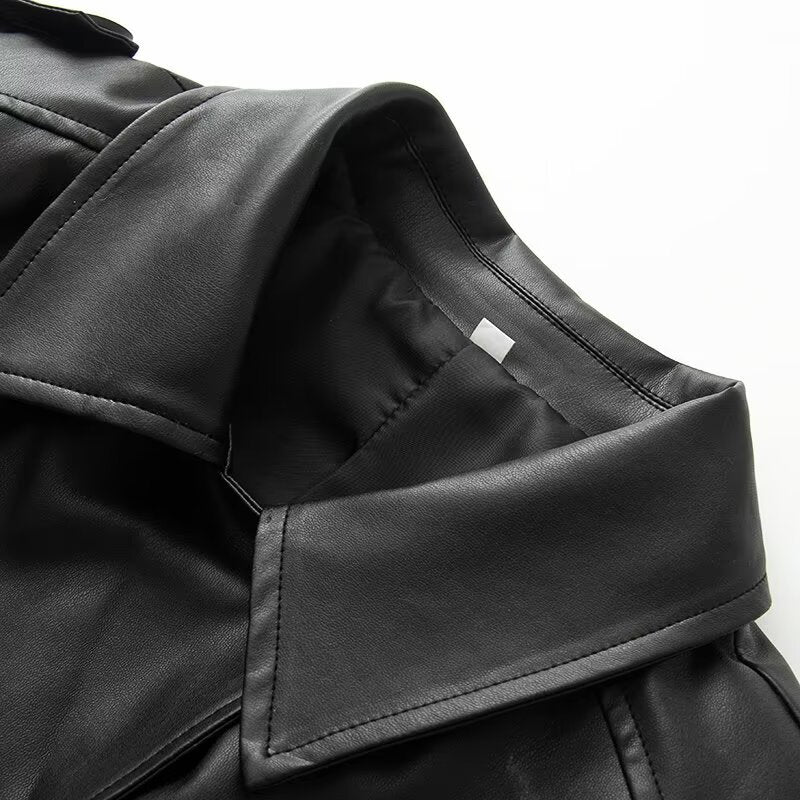 Damen kurze Kunstleder‑Trenchjacke mit Taillengürtel und Schultercape Drune