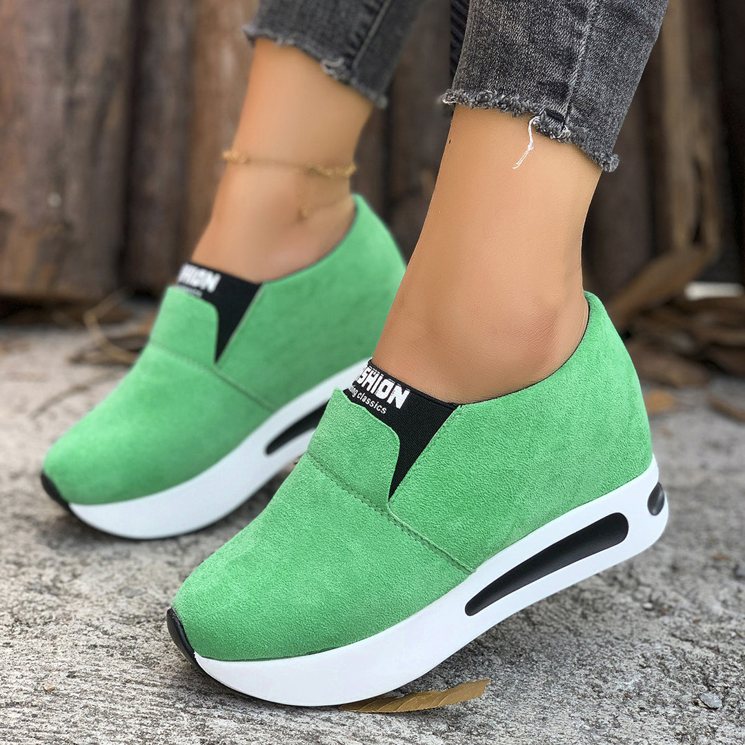 Damen Slip-On Wedge-Sneaker mit verstecktem Keil, Microvelours-Obermaterial und seitlicher Luftkammer Drune