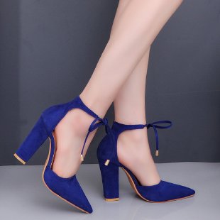 Damen nan spitz zulaufende Pumps mit Knöchelband zum Binden und skulpturellem Blockabsatz Drune