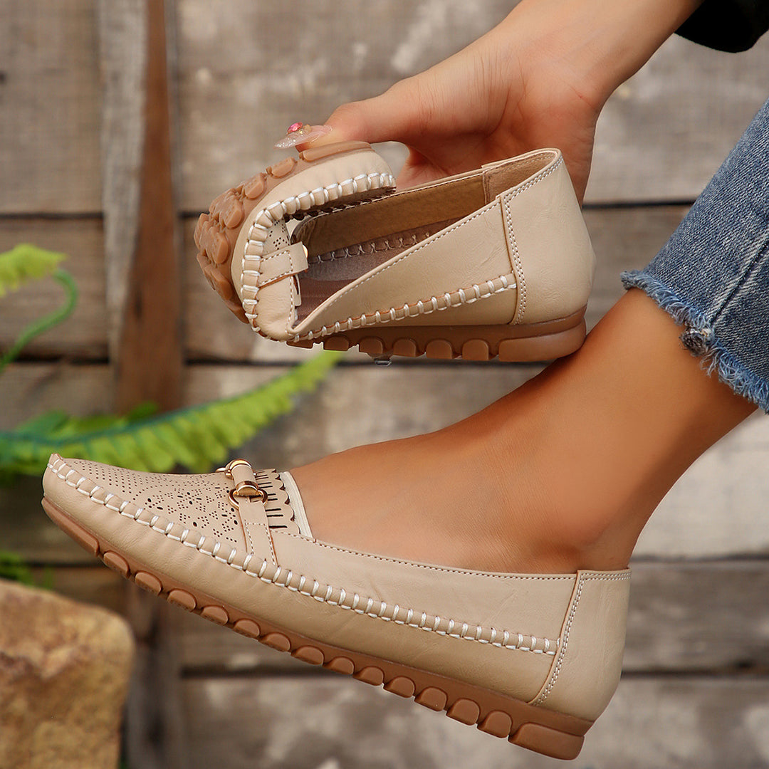 Damen  perforierte Mokassin-Loafer mit gepolstertem Komfortfußbett und dekorativem Metalldetail Drune