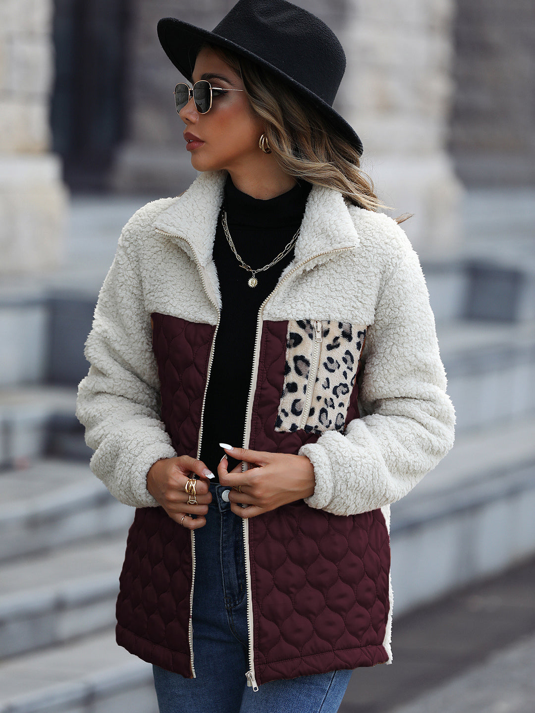 Damen Fleecejacke mit modernen Patchwork-Details und tierischem Muster Drune