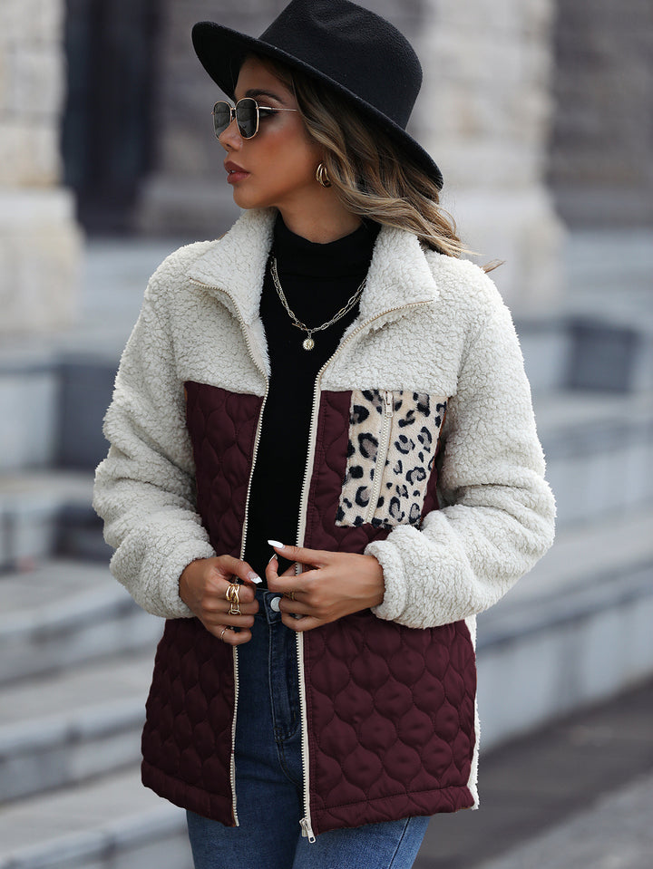 Damen Fleecejacke mit modernen Patchwork-Details und tierischem Muster Drune