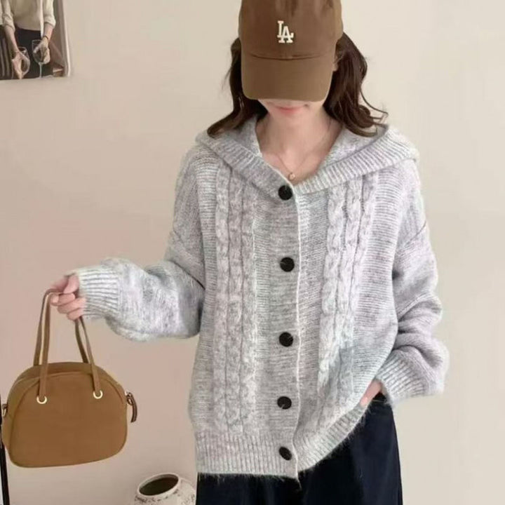 Damen Kuschelige Strickjacke mit gemütlichem Kapuzenkragen und auffälligen Knöpfen Drune