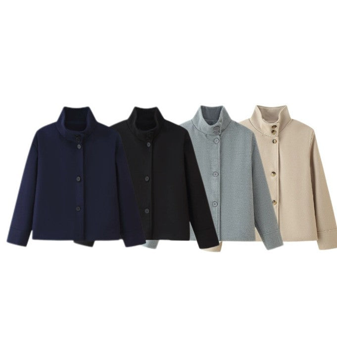 Damen 9800+ kurze boxy‑Wollmix‑Jacke mit hohem Funnelkragen, asymmetrischer Knopfleiste und verstellbaren Manschetten Drune