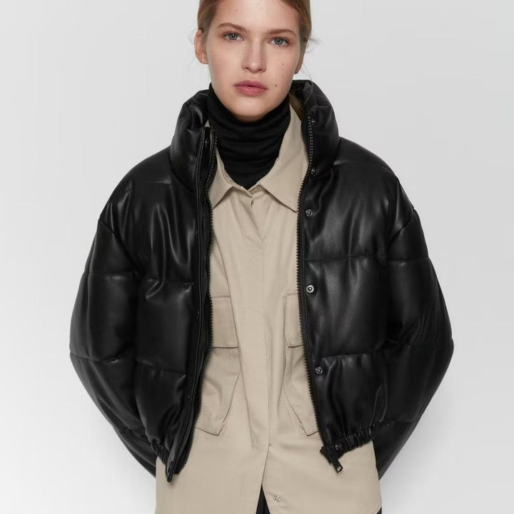Damen nan kurze gesteppte Kunstleder-Steppjacke mit hohem Stehkragen, Druckknopf-Leiste und verstellbarem Kordelzugsaum Drune