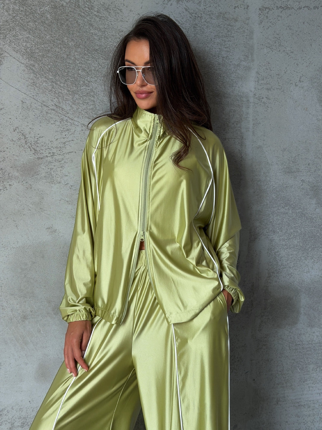 Damen Satin-Trainingsanzug mit Reißverschlussjacke und weiter Gummibund-Hose Drune