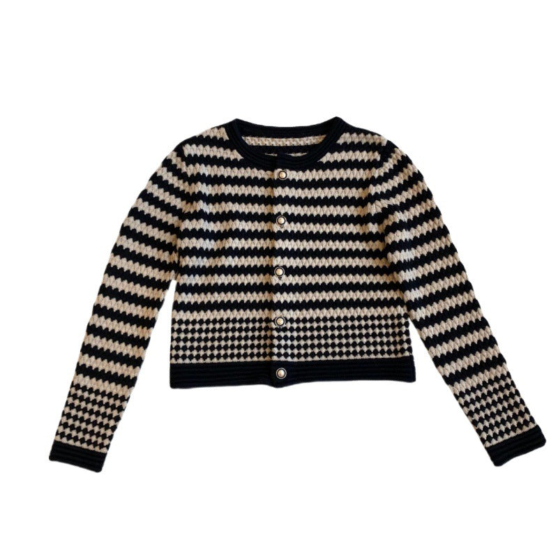 Damen modische Strickjacke im grafischen Design mit goldenen Knopfdetails Drune