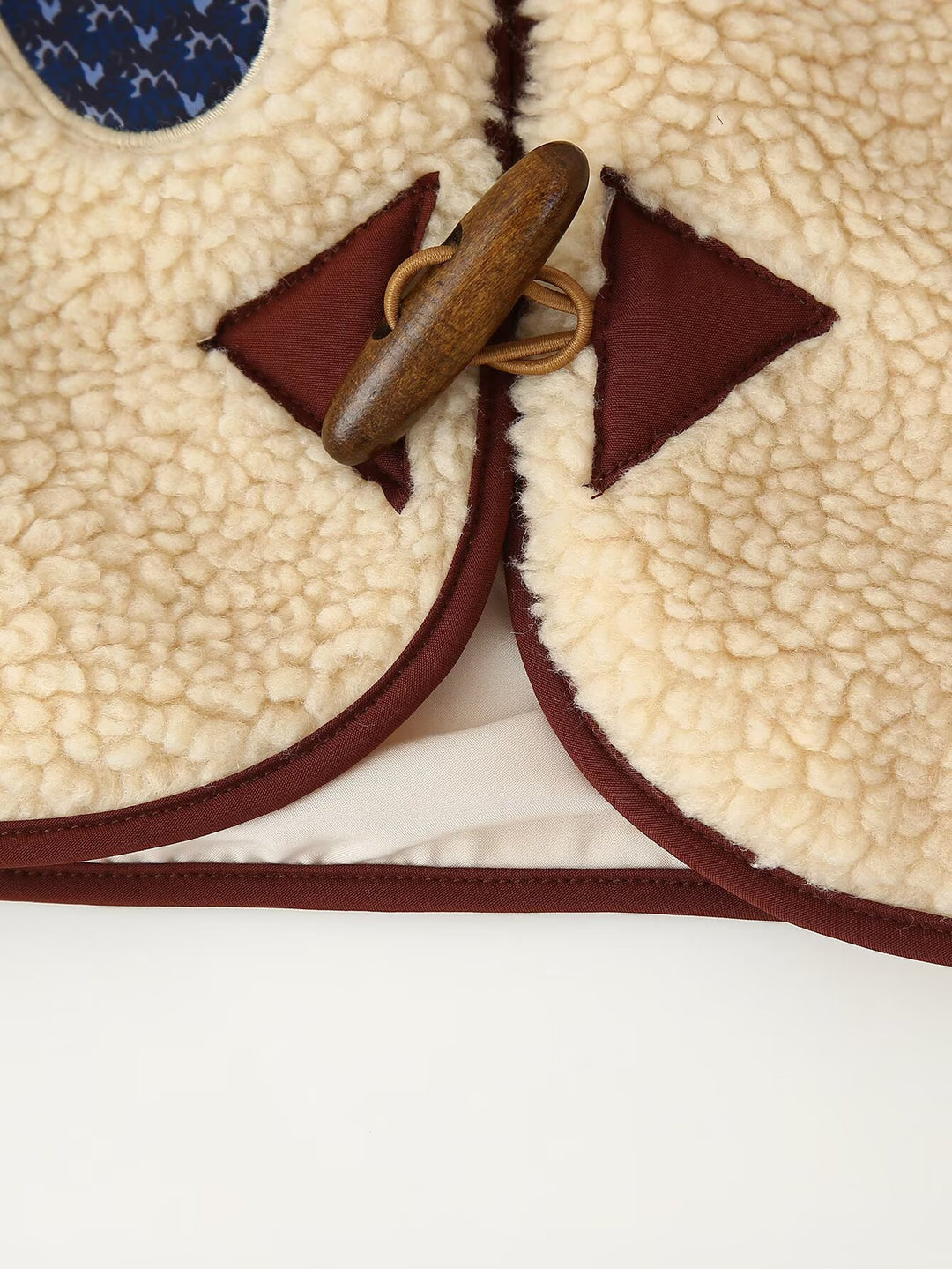 Damen Gefütterte Teddyweste mit Patchwork-Applikationen und Knebelverschlüssen Drune