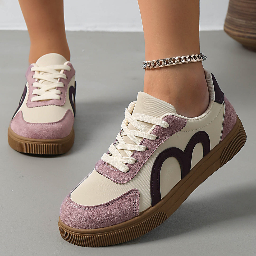 Damen Retro-Sneaker mit Velours‑Overlays, geschwungener Seitenapplikation und profilierter Gummisohle Drune