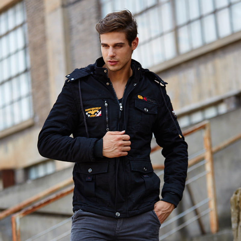 Herren Fieldjacke im Utility‑Stil mit Kapuze, gesteppter Thermo‑Isolierung und Aufnäher Drune