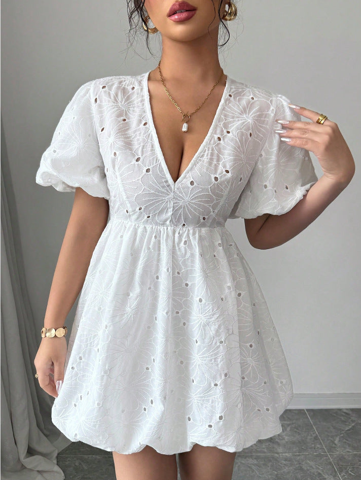 Damen Minikleid mit floralem Lochstickdesign und vorteilhaftem V-Ausschnitt Drune