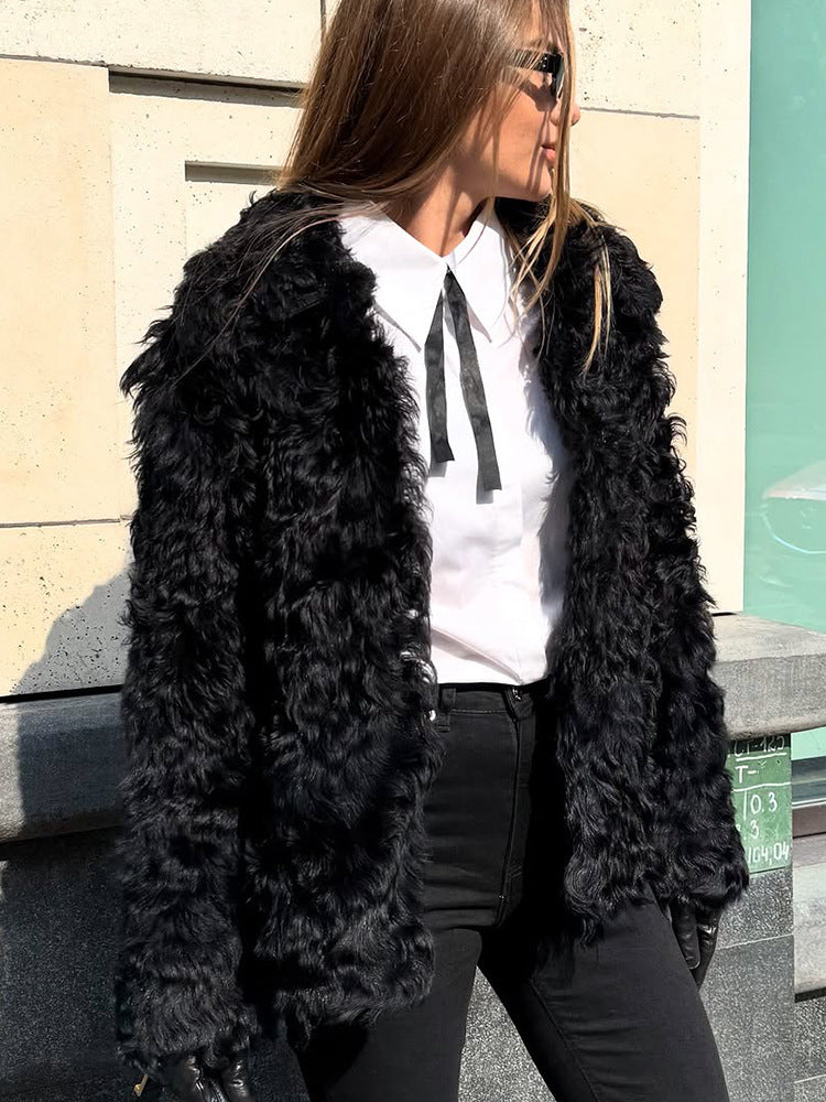 Damen Boxy-Kurzmantel aus gewelltem Faux-Fur mit strukturierter Wellenoptik und offener Front Drune