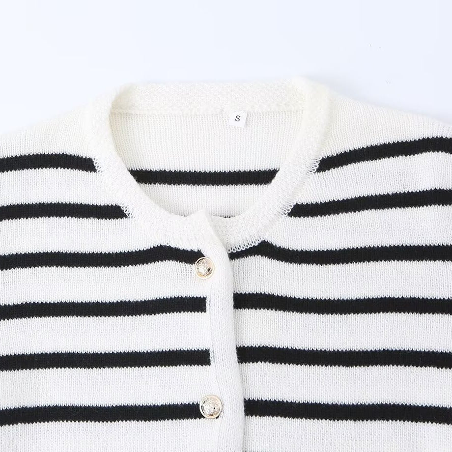 Damen Gestreifte Strickjacke mit Rundhalsausschnitt, Zierknopfleiste und aufgesetzten Taschen Drune