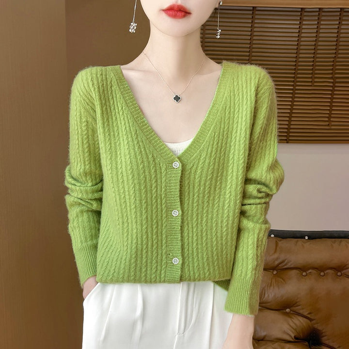 Damen Kurzgeschnittener Feinstrick-Cardigan mit V‑Ausschnitt, feiner Rippenstruktur und Perlmuttknöpfen Drune