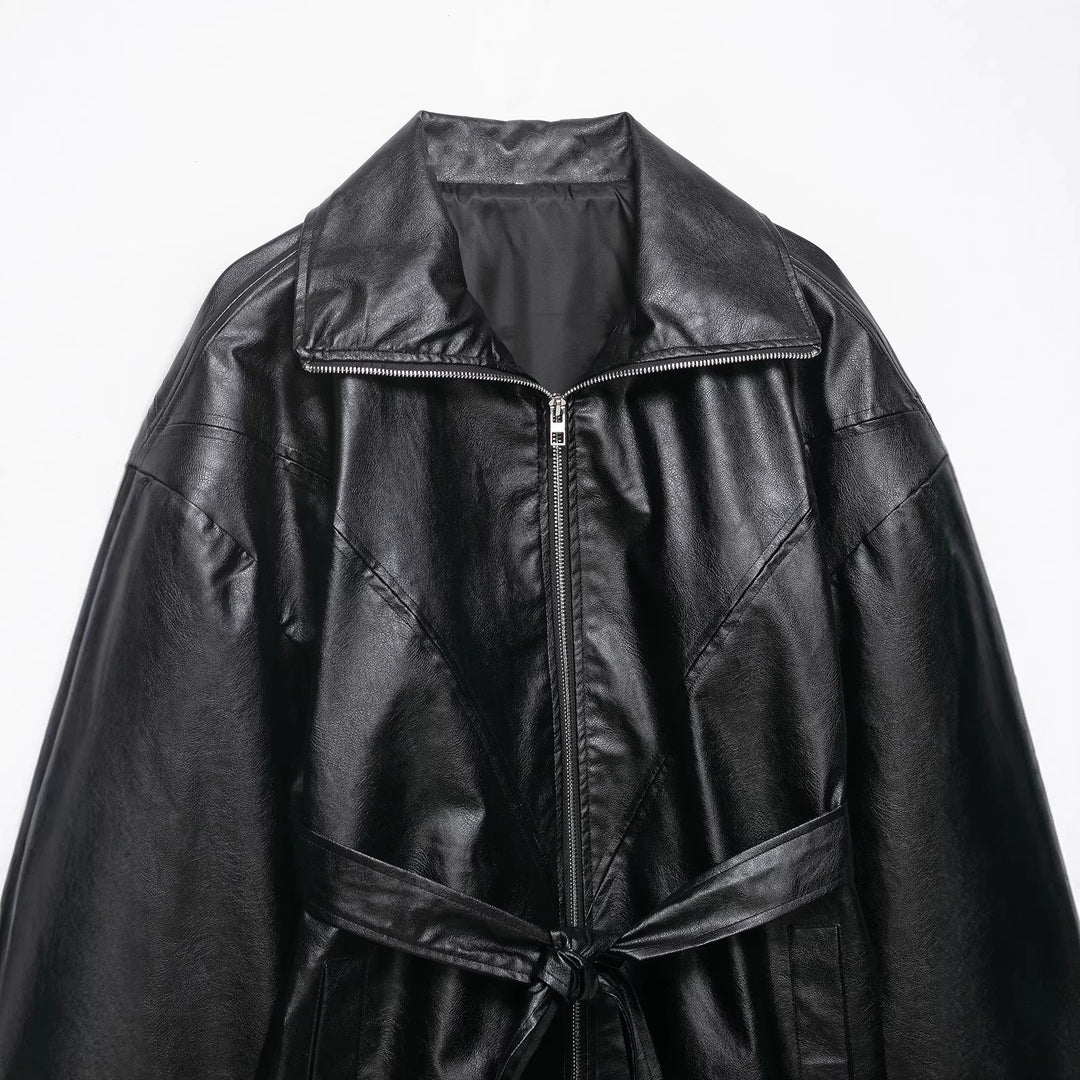 Damen Kurze Kunstlederjacke mit Taillengürtel, Reißverschluss und markantem Kragen Drune