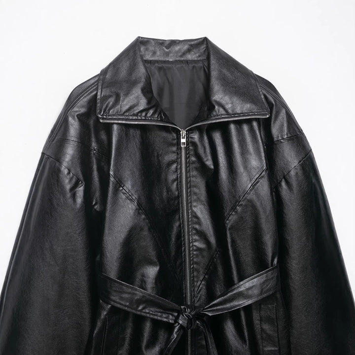 Damen Kurze Kunstlederjacke mit Taillengürtel, Reißverschluss und markantem Kragen Drune