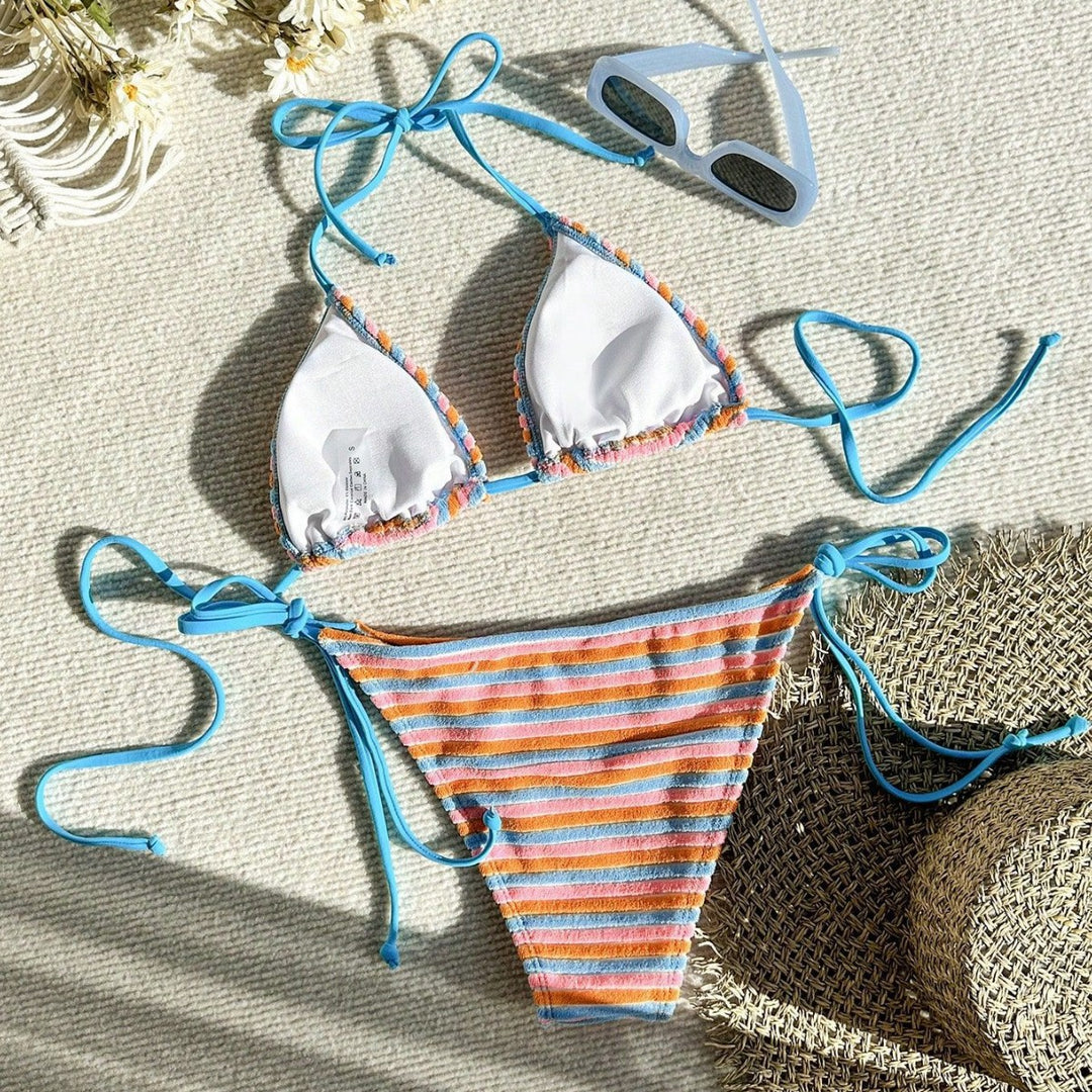 Damen Bikinimodell mit verspieltem Streifenmuster Drune