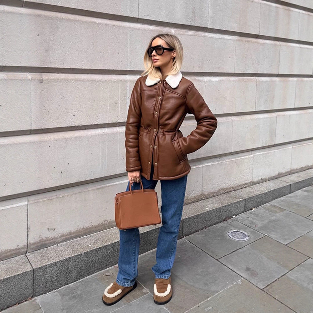 Damen Taillierte Lederimitatjacke mit Kordelzug, Teddykragen und Druckknopfleiste Drune