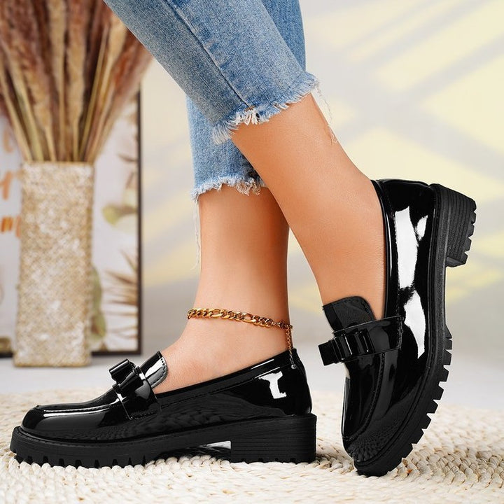 Damen Lack-Loafer mit dekorativem Riemchen und profilierter Gummisohle Drune