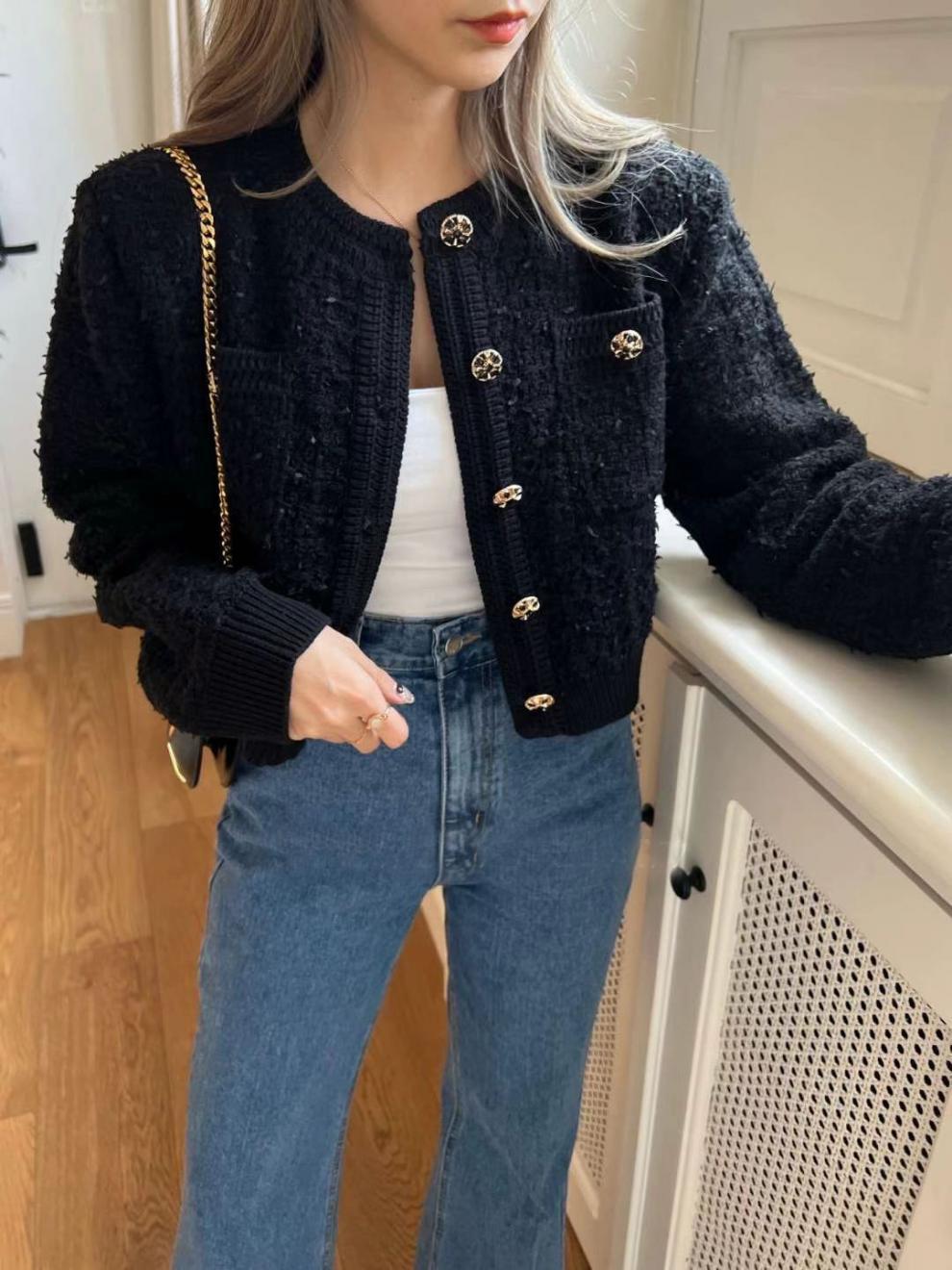 Damen kurz geschnittene Strickjacke mit dekorativen Knopfdetails und strukturiertem Design Drune