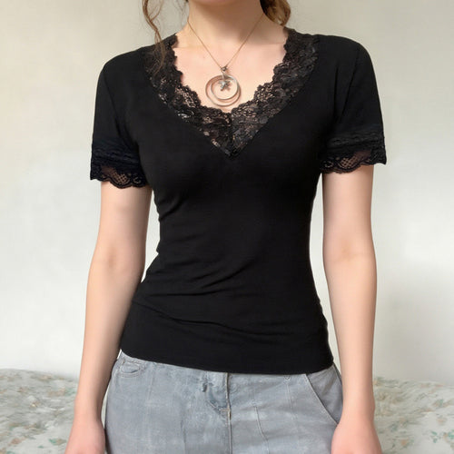 Damen T-Shirt mit Spitzenbesatz und V-Ausschnitt Drune